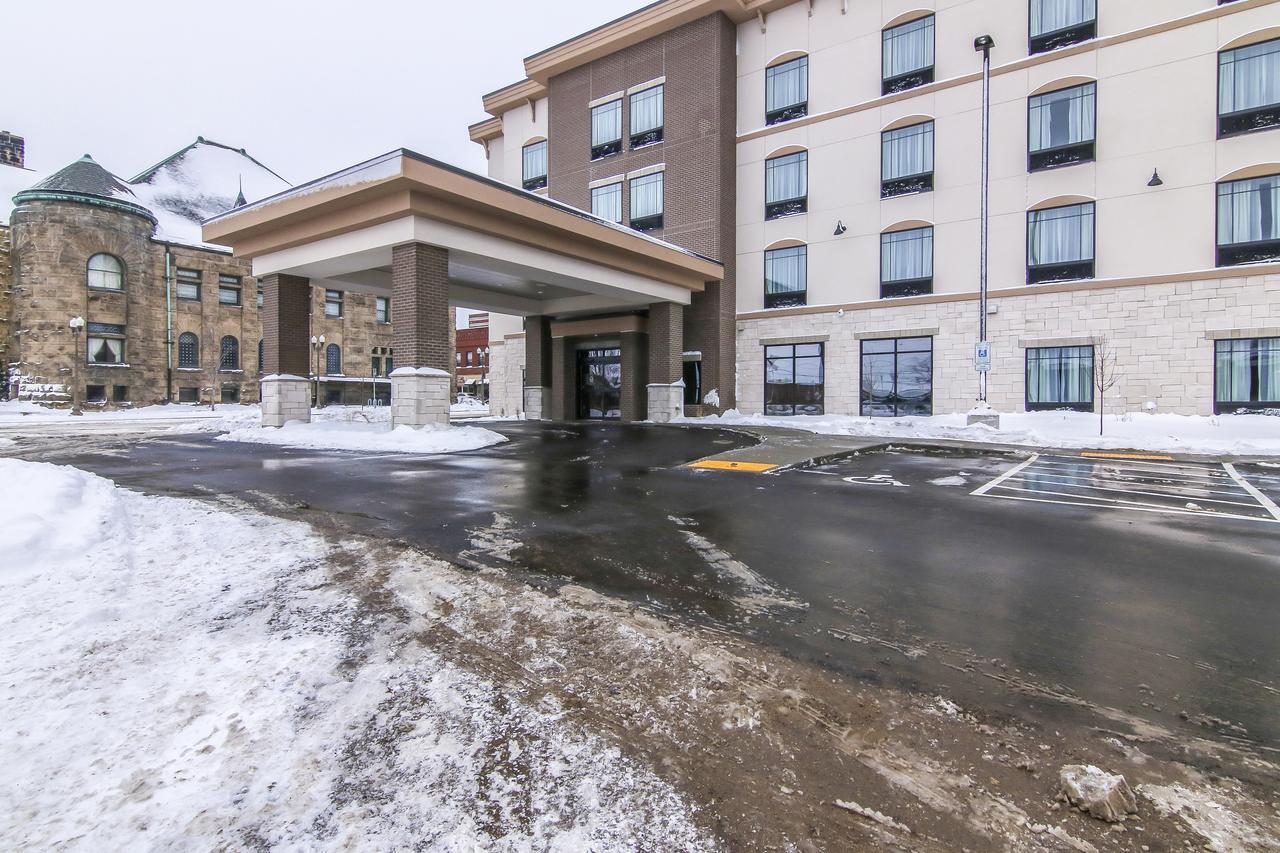 Cobblestone Inn & Suites - Menomonie/Uw-Stout Eksteriør bilde