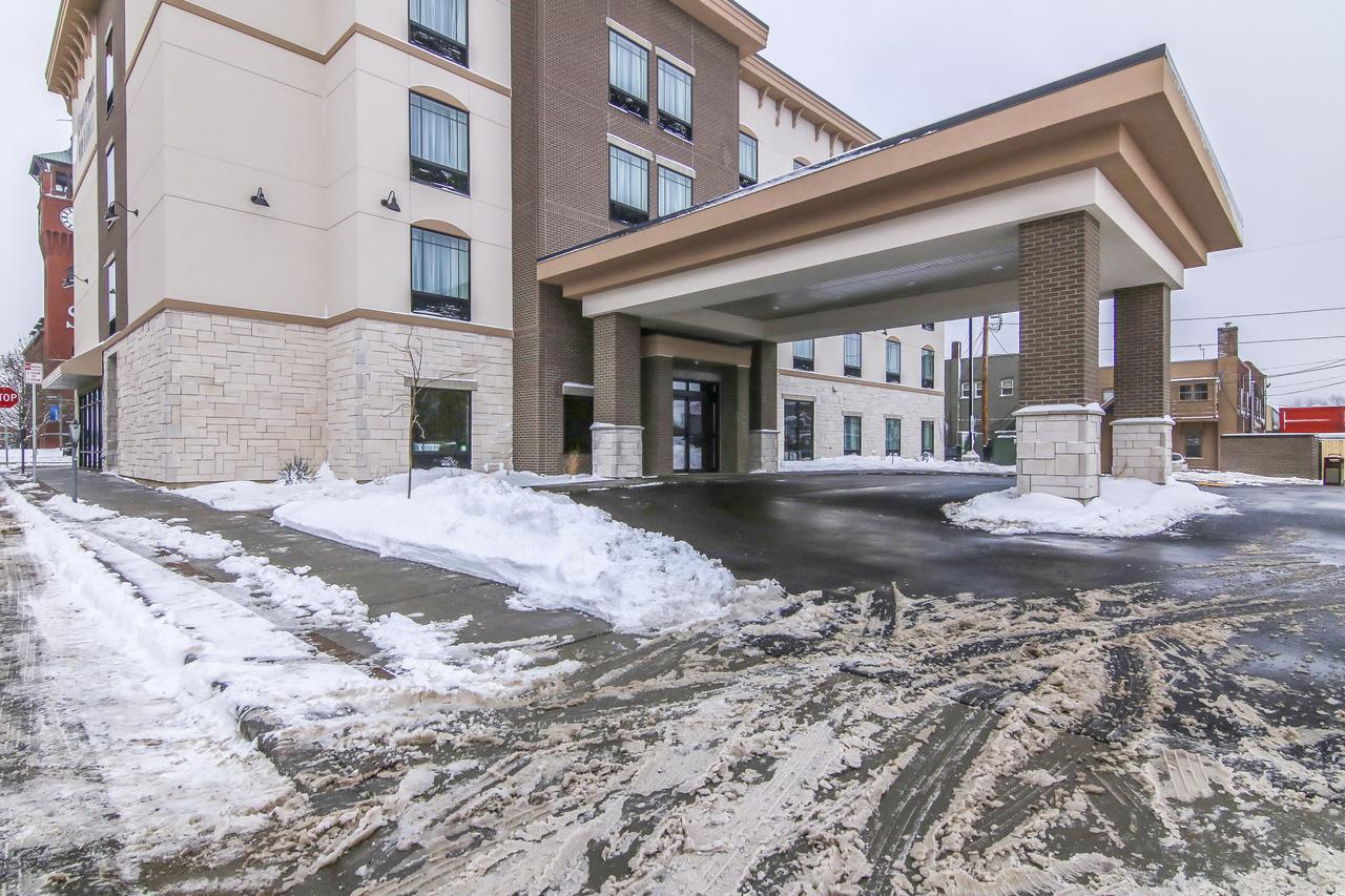 Cobblestone Inn & Suites - Menomonie/Uw-Stout Eksteriør bilde